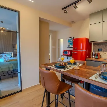 Boutique & Brand New Prime Location Park & Apartment *